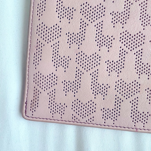 FOSSIL Emma Llama & Heart Perforated RFID pink bag pouch - Picture 4 of 8